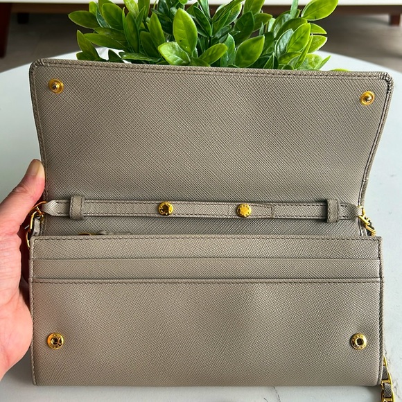 Authentic Prada Saffiano Wallet on Chain - Picture 5 of 11